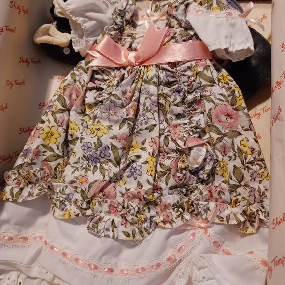 The ShirleyTemple Dress Up Doll (The Littlest Rebel) - Picture 4 of 4